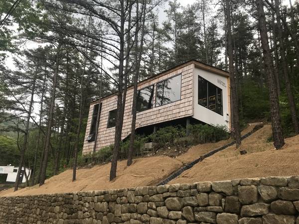 전주 ‘학산숲속시집도서관’. /건축사사무소 채담