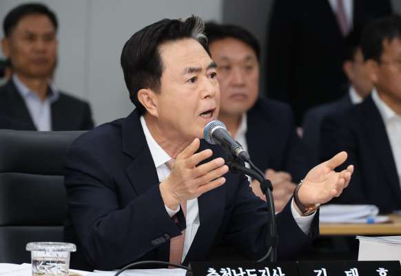 답변하는&nbsp;김태흠&nbsp;지사