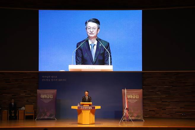 ▲ 포항마마클럽이 25일 기쁨의교회에서 발대식을 했다. 개회선언하는 포항성시화운동본부 대표본부장 박진석 목사(기쁨의교회).