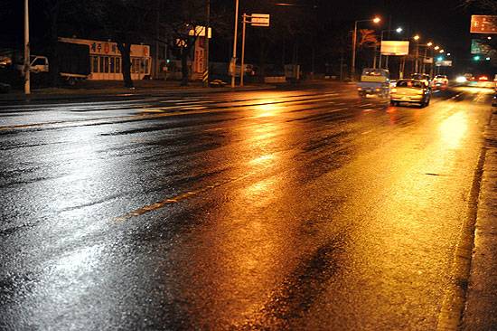 제주시지역에서 밤이 되면 차선이 잘 보이지 않는 현상이 발생해 교통사고 발생 우려가 높아지고 있다. 제주일보 자료사진