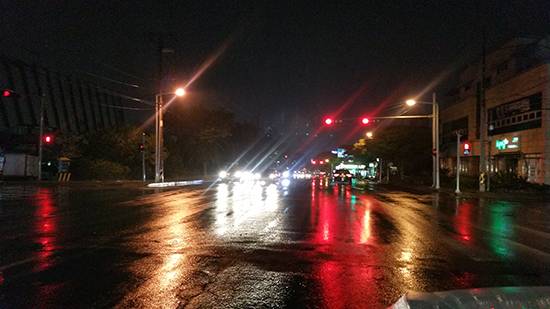 제주시의 한 지역에서 야간에 차선이 식별되지 않는 모습. 제주일보 자료사진