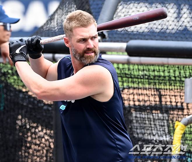 18일 창원NC파크에서 열린 삼성과 NC의 경기, NC 데이비슨이 타격훈련을 하고 있다. 창원=허상욱 기자wook@sportschosun.com/2025.09.18/