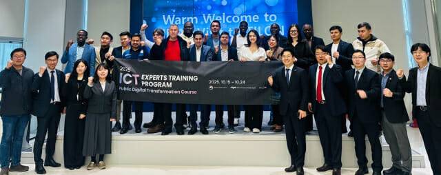 인도네시아, 캄보디아, 우크라이나, 베트남 등 13개국 21명의 공공 및 정보통신 관계자들이 22일 서울 강서구 소재 틸론 마곡사옥을 방문했다.