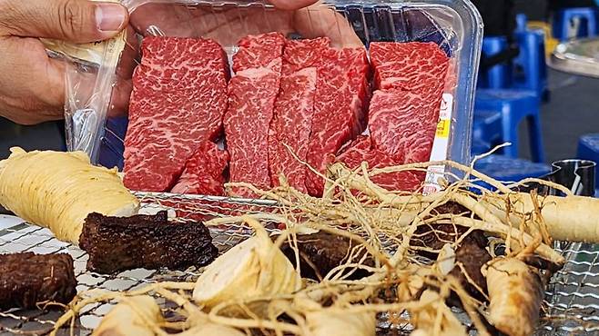 오는 30일부터 11월2일까지 강원 홍천군 토리숲에서 제23회 홍천 인삼·한우 명품축제와 제10회 홍천 사과축제가 동시에 열린다. 홍천군 제공