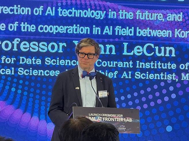 지난 8월 글로벌 AI 프론티어랩 개소식에서 기조연설 하는 얀 르쿤 교수. 연합뉴스