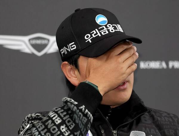 한국프로골프(KPGA) 투어와 DP월드투어가 공동 주관하는 2025년 제네시스 챔피언십 우승을 차지한 이정환 프로가 우승 인터뷰를 하는 모습이다. 사진제공=KPGA (사진을 무단으로 사용하지 마십시오.)