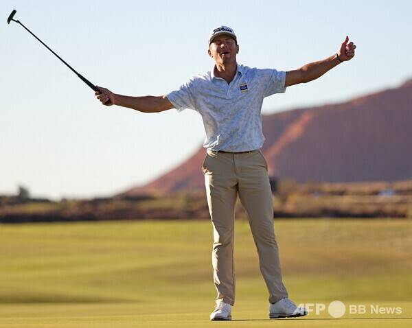 2025년 미국프로골프(PGA) 투어 뱅크 오브 유타 챔피언십 최종라운드 18번홀 그린에서 우승을 확정한 챔피언 퍼트를 성공시킨 마이클 브레넌(미국)의 모습이다. 사진제공=ⓒAFPBBNews = News1 (사진을 무단으로 사용하지 마십시오.)