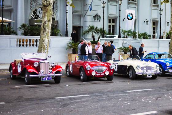 벤디미아 축제에선 올드카 퍼레이드도 열린다. 차량 전시 후 트랙 주행과 와이너리 투어 행사를 진행한다.