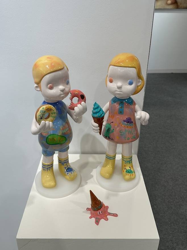 띠오갤러리가 전시한 제제(JEJE) 작가의 작품. 귀여운 어린아이의 모습에 인간 내면을 담는다. /강은영