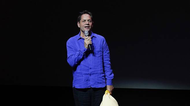 Ron Dyens, producer of "Flow," accepts the Honorary Award at the opening ceremony of the 27th Bucheon International Animation Festival at Korea Manhwa Museum in Bucheon, Gyeonggi Province, Friday. (Bucheon International Animation Festival)