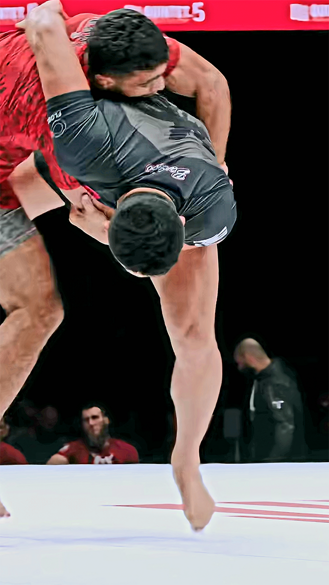 대한민국 UFC 1호 파이터 ‘스턴건’ 김동현이 2025년 10월 아랍에미리트 두바이 코카콜라 아레나 그래플링대회 Quintet 5 ‘팀 방타오 태국’ 중견을 맡아 ‘팀 노게이라 두바이’ 중견으로 나선 압델라우프 미도를 상대하고 있다. 사진=株式会社ラバーランド