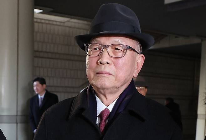 박근혜 정부의 이른바 '문화계 블랙리스트' 사건과 관련 직권 남용 권리 행사 방해 등 혐의로 징역 2년 선고를 받은 김기춘 전 비서실장. 연합뉴스