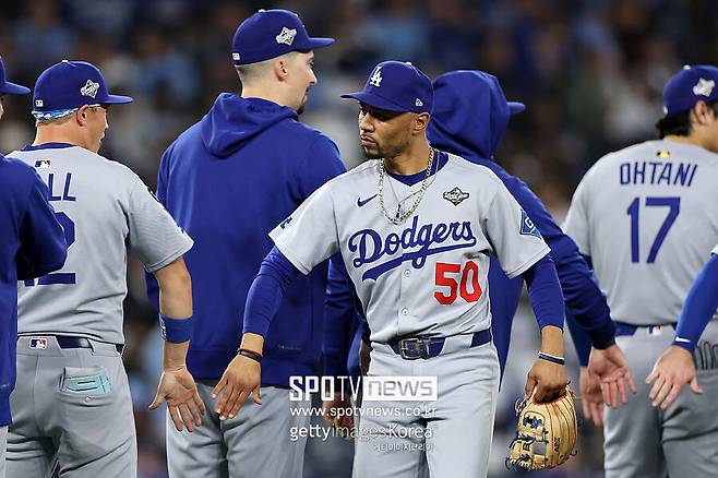 ▲ 다저스 선수들을 태운 전세기는 예정대로 출발한 반면, 로버츠 감독이 탄 전세기는 꽤 오랜 기간 지연이 있었다