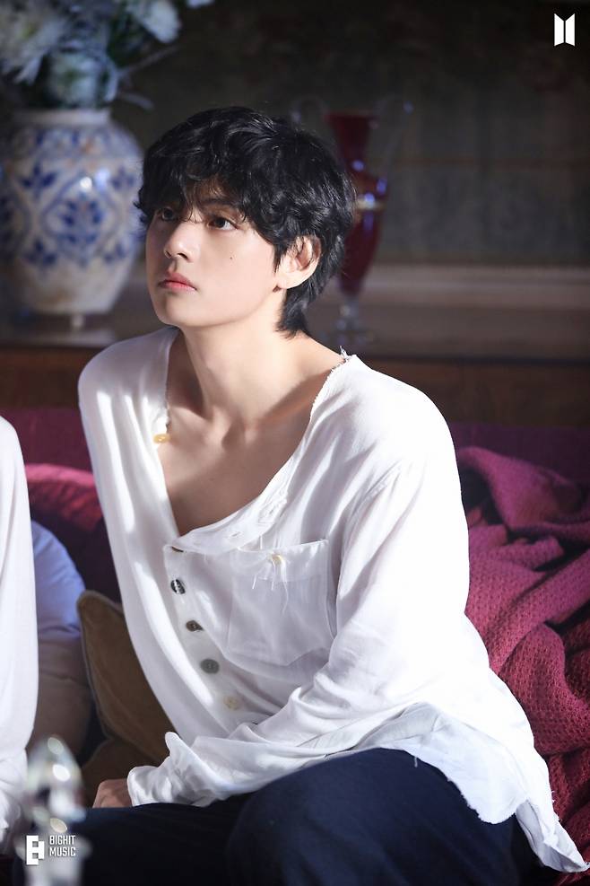 '최고의 겨울 노래' 방탄소년단 뷔 '윈터 어헤드', 스포티파이 5억 돌파