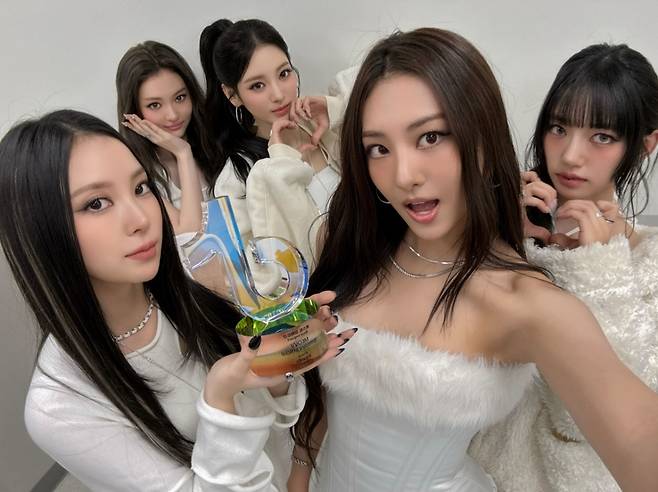 MEOVV(미야오) '틱톡 어워즈 2025' 수상/사진제공=더블랙레이블