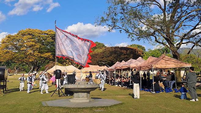 미국 아자마라 크루즈 선사 관계자가 서산해미읍성을 방문한 모습(사진=서산시 제공)