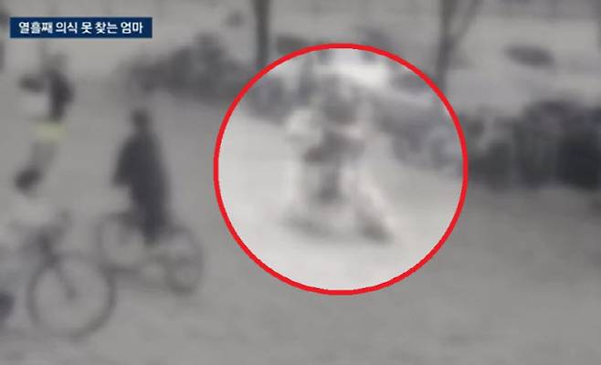 지난 18일 오후 4시 37분쯤 인천 연수구 송도동 한 인도에서 중학생 2명이 탄 전동킥보드가 30대 여성을 향해 돌진한 모습. (사진=JTBC 캡처)