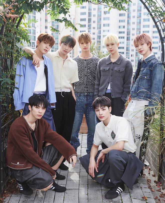 넥스지 유키, 유우, 세이타, 휴이, 토모야, 하루, 소건(왼쪽 위부터 시계방향). 사진 | JYP엔터테인먼트