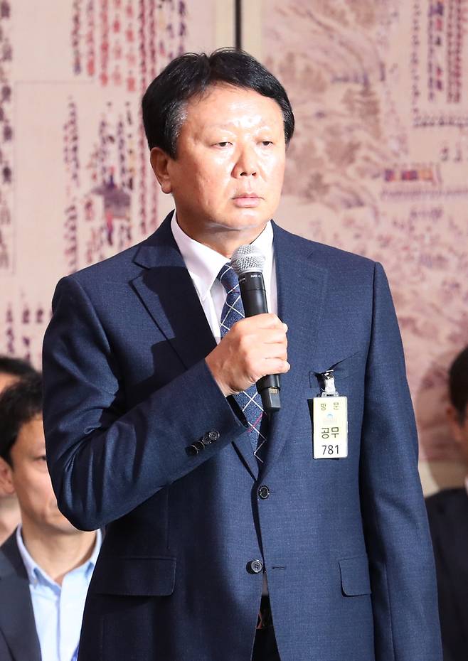 2018 자카르타-팔렘방 아시안게임 야구 국가대표팀 선동열 감독이 국회 문화체육관광위원회 국정감사에 증인으로 출석해 질의를 듣고 있다. 사진 | 연합뉴스