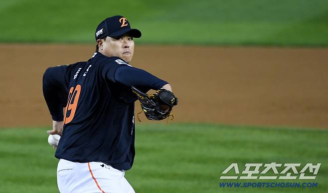 27일 잠실구장에서 열린 한국시리즈 2차전 LG 트윈스와 한화 이글스의 경기. 한화 류현진이 역투하고 있다. 잠실=박재만 기자 pjm@sportschosun.com/2025.10.27/