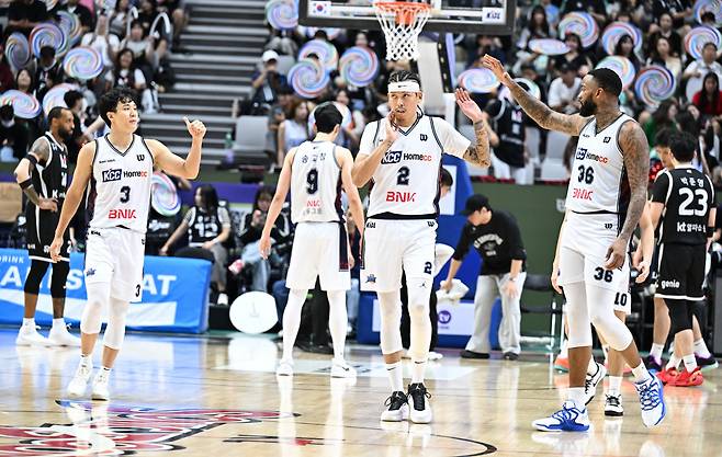 KCC 최준용(가운데). 사진제공=KBL