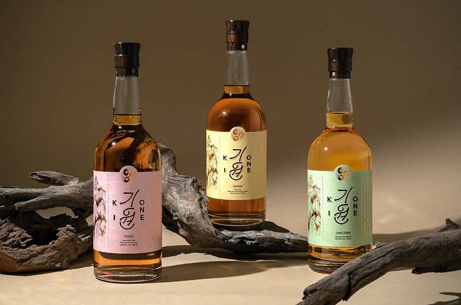 기원 위스키 증류소가 출시한 3종의 싱글 몰트 위스키 제품. /기원 증류소 제공