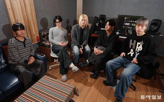 청춘의 사랑과 이별을 특유의 감성으로 풍부하게 표현하는 신예 인디밴드 ‘캔트비블루’. 신원건 기자 laputa@donga.com