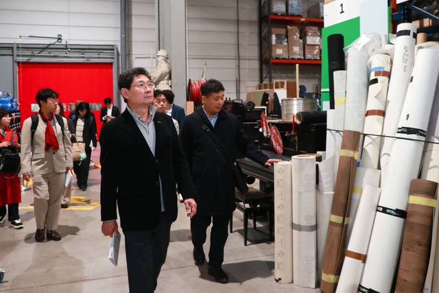 이상일 용인시장이 프랑스 몽펠리에시 레 통통 트뤼쾨르 스튜디오를 둘러봤다. 사진=용인특례시 제공