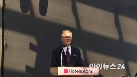 하리 나이르 호텔스닷컴 수석 부사장 겸 총괄이 28일 서울 중구 앰배서더 풀만호텔에서 열린 기자간담회에서 발언하고 있다. [사진=진광찬 기자]