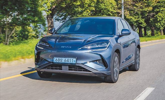 BYD의 전기 SUV ‘시라이언 7’이 국내 출시 한 달 만에 800여대를 판매하며 인기를 끌고 있다.   BYD 제공