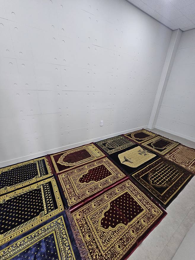 A prayer room inside Hi Asia. (Choi Jae-hee/The Korea Herald)