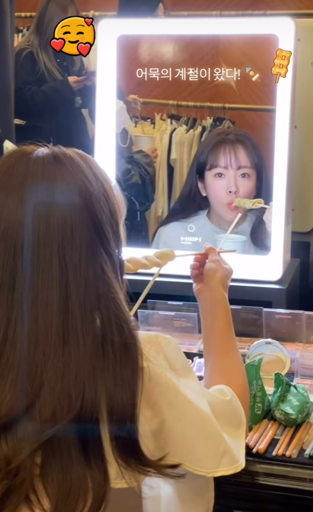배우 한지민이 메이크업 중 어묵을 먹는 사진을 공개했다. / 한지민 인스타그램
