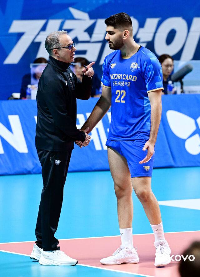 우리카드 마우리시오 파에스 감독과 알리./KOVO