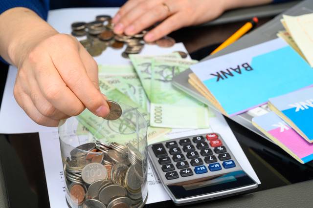 법무부가 내년 2월 도입되는 생계비계좌 관련 규정을 신설하고 압류금지 금액 상향 등 민생보호 강화에 나선다. 사진은 기사의 특정 사실과 관련 없음. 클립아트코리아