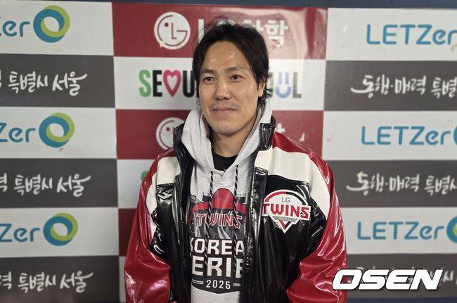 [OSEN=잠실, 한용섭 기자]&nbsp;프로야구 LG 트윈스 베테랑 투수 김진성(40)이 27일 잠실구장에서 열린 한화 이글스와 한국시리즈 2차전에서 만루 위기를 막아내며 한국시리즈 역대 최고령 승리 투수 기록을 세웠다. 한국시리즈 통산 평균자책점 0.90을 기록 중이다. /orange@osen.co.kr