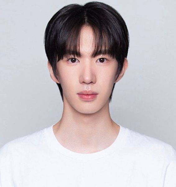 사진=떡볶이 프랜차인즈 브랜드 신전떡볶이 창업주 3세가 보이그룹으로 데뷔한다.&nbsp;모던베리코리 제공