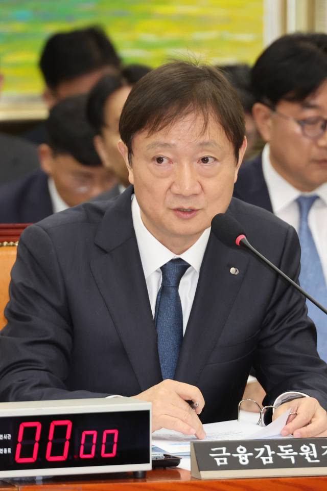 이찬진 금융감독원장이 27일 서울 여의도 국회에서 열린 정무위원회의 종합감사에서 위원 질의에 답하고 있다. 연합뉴스