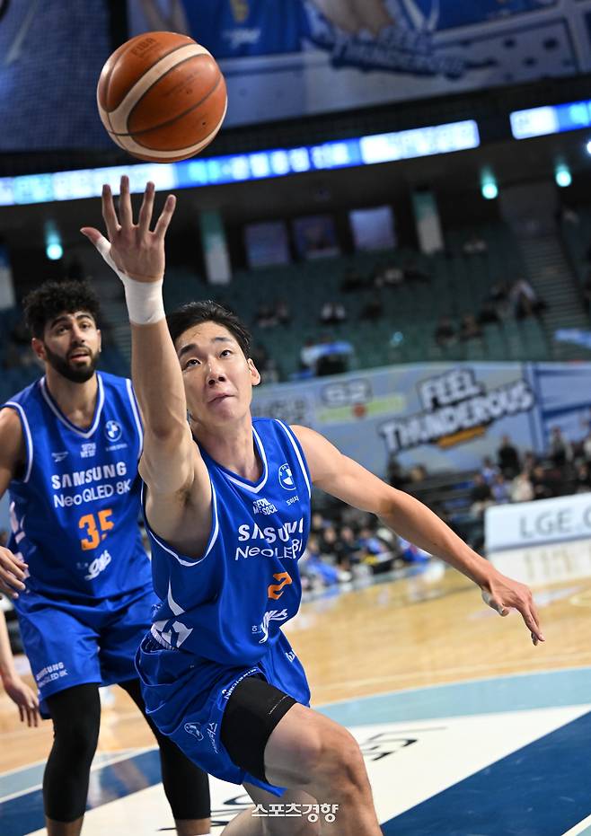 몸을 날리는 삼성 이원석 | KBL 제공