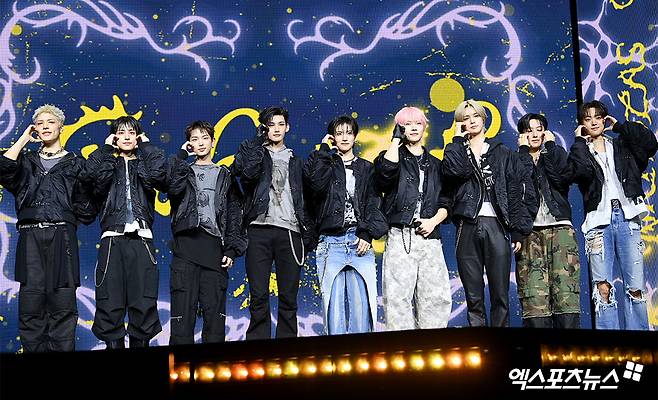 ​​​​(왼쪽부터) 의주, 후마, 케이, 니콜라스, 유마, 조, 하루아, 타키, 마키.