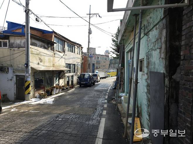인천 남동구 만수동 만부마을에 빈집이 위태롭게 서있다. 중부포토DB