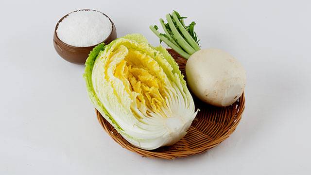 배추 겉의 잎에는 비타민 A의 이전 물질인 베타카로틴이 많이 들어 있어 면역력 강화에 도움이 된다. 사진=게티이미지뱅크