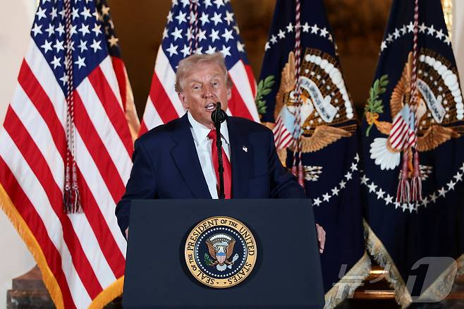 도널드 트럼프 미국 대통령이 28일(현지시간) 일본 도쿄 주일미국대사관저에서 열린 기업인 만찬 행사에서 연설하고 있다.2025.10.28. ⓒ 로이터=뉴스1 ⓒ News1 류정민 특파원