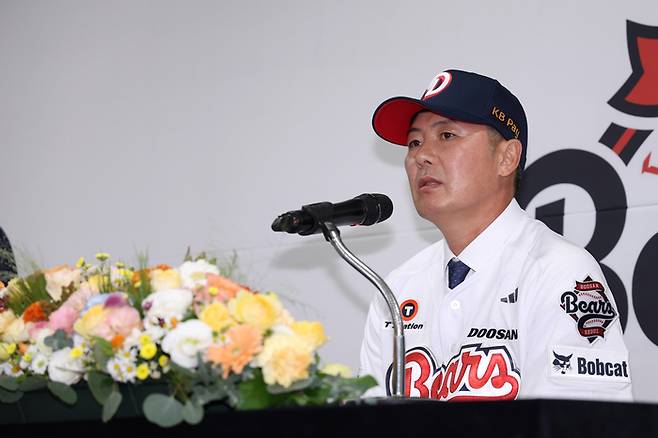 두산 김원형 감독이 23일 서울 잠실구장에서 열린 감독 취임식 기자회견에 임하고 있다. 사진 | 두산 베어스