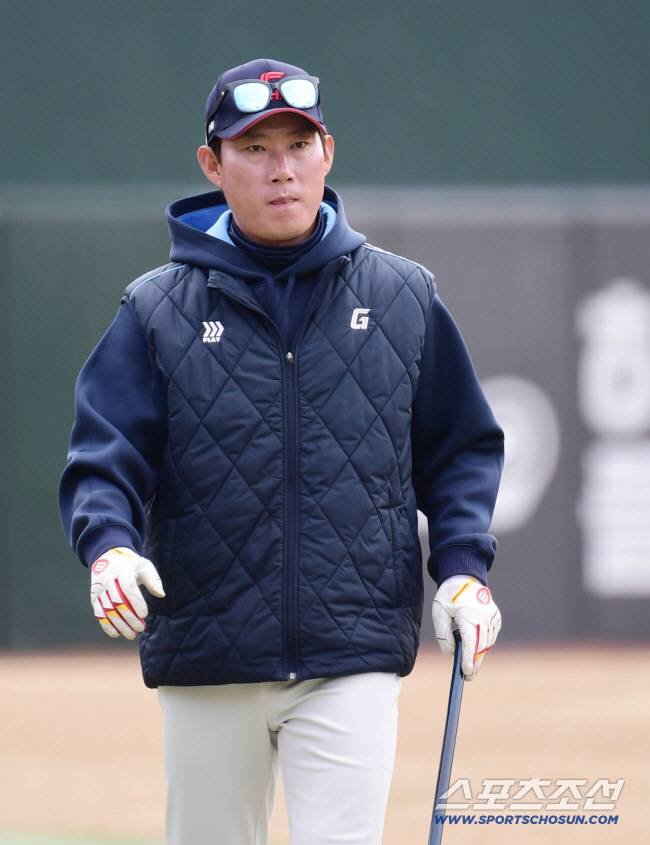 롯데 고영민 코치. 부산=송정헌 기자songs@sportschosun.com/2025.03.13/