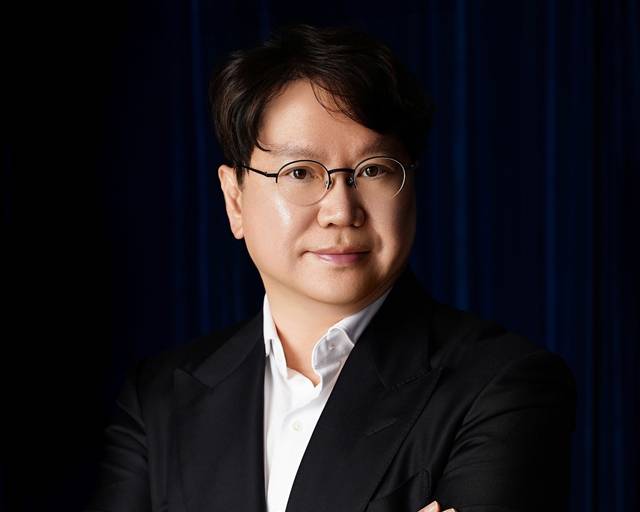 곽동신 한미반도체 회장이 다음 달 26일 50억원 규모의 자사주를 취득한다. /한미반도체