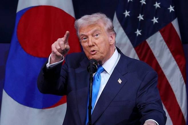 도널드 트럼프 미국 대통령이 29일 경북 경주 예술의전당에서 열린 '2025 아시아태평양경제협력체 최고경영자 서밋(APEC CEO SUMMIT)'에 참석해 연설을 하고 있다. ⓒ연합뉴스