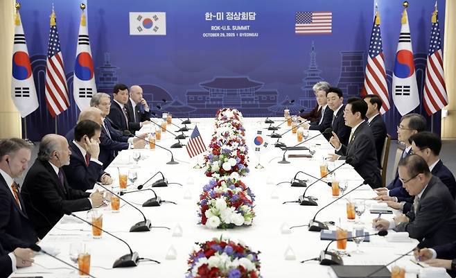 이재명 대통령과 도널드 트럼프 미국 대통령이 29일 경북 경주박물관에서 한미 정상회담을 하고 있다. 2025.10.29 [대통령실통신사진기자단](사진=저작권자(c) 연합뉴스, 무단 전재-재배포 금지)