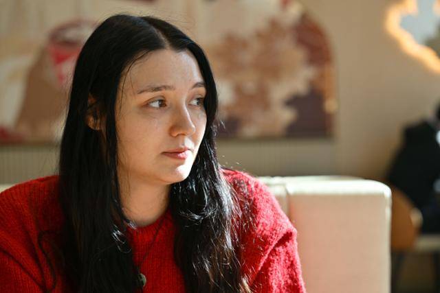 이태원 외국인 유가족 통역 자원봉사를 한 안나(가명)가 28일 서울 관악구 한 카페에서 한국일보와 인터뷰를 하고 있다. 최주연 기자