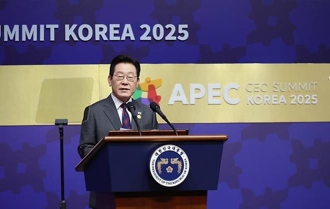 이재명 대통령이 28일 경주 예술의전당에서 열린 최고경영자(CEO) 서밋에서 특별연설을 하고 있다. 김창길 기자