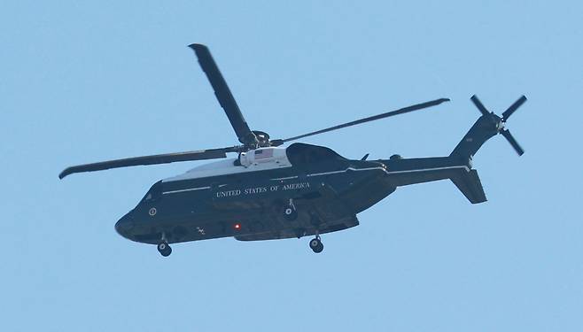 Marine One, the US presidential helicopter carrying Donald Trump, flies over Gyeongju, North Gyeongsang Province, Wednesday. (Yonhap)